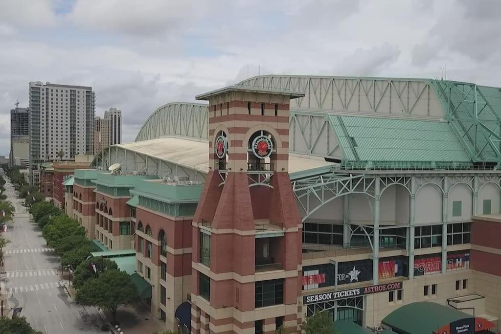 U4 Penthouse Downtown Houston Apartment Exterior photo